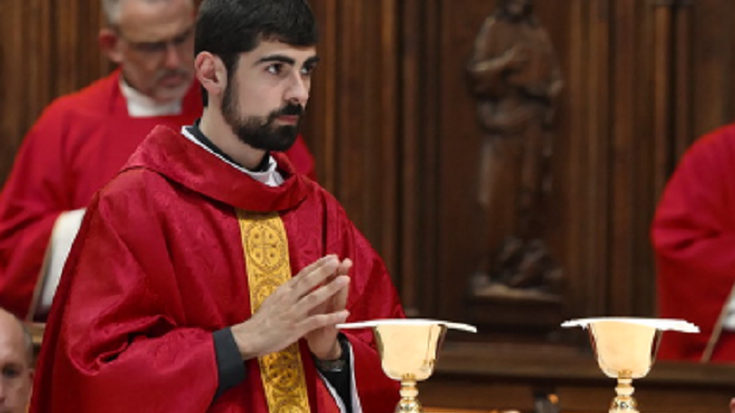 Mikel Ormazabal Etxeberria 28 urteko gaztea, Urnietako apaiz berria