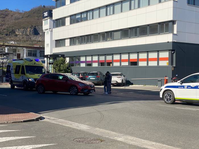 Pertsona bat zaurituta Ama Kandida etorbideko istripuan