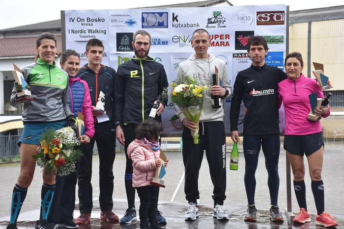 Eva Esnaola eta Raul Gomez lasterkari bizienak Urnietan gaur