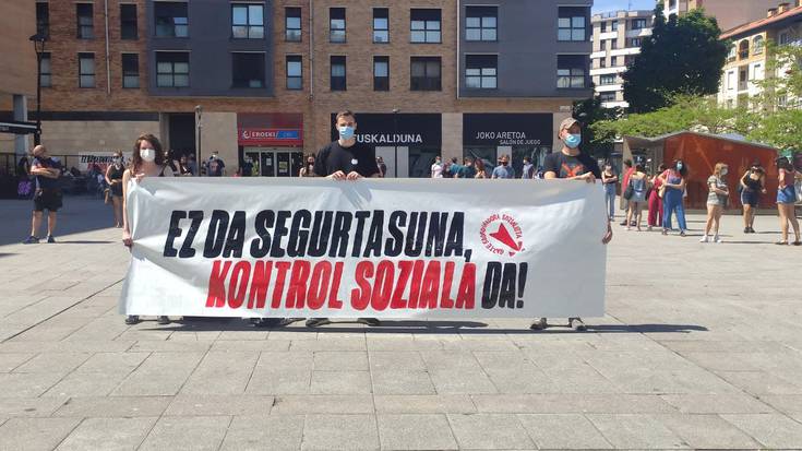 Segurtasun kamerak jartzearen erabakia arbuiatu dute hainbat herritarrek