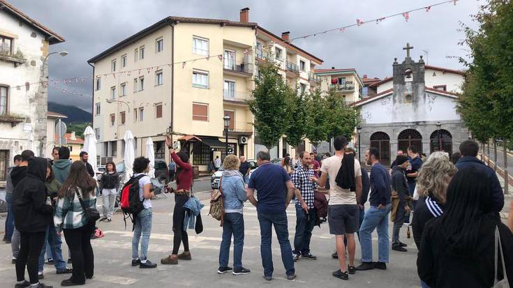 Elkartasun eguna Urnietan, Jon Lizarribar eta Ruben Gelbentzuren alde
