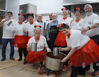 Txokolate-jatearekin ekin diote inauterien ospakizunari Bertxingo kideek