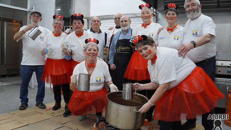 Txokolate-jatearekin ekin diote inauterien ospakizunari Bertxingo kideek