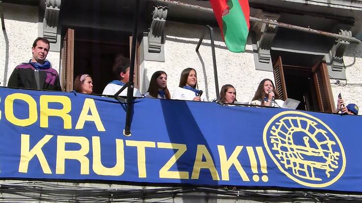 Punttuka bertso eskolako kideak izan dira aurtengo pregoilariak