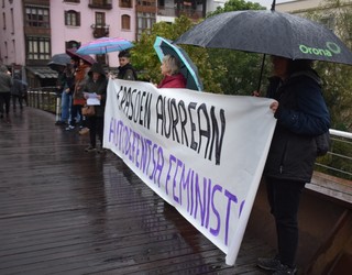 Elkarretaratzea, Angeluko hilketa matxista salatzeko