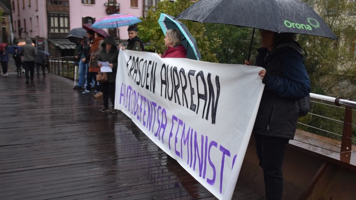 Elkarretaratzea, Angeluko hilketa matxista salatzeko