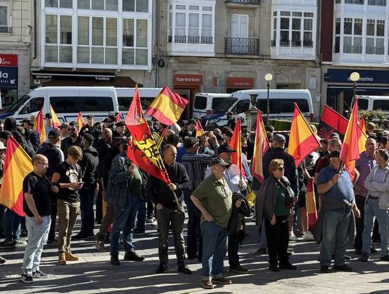 Frankimoaren biktimen aldeko hainbat elkartek Jaurlaritzako segurtasun saila salatu dute, memoria legea urratzeagatik
