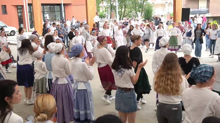 Urnieta Dantzan, Gazte Festan: Txapeloatz eta kalejira