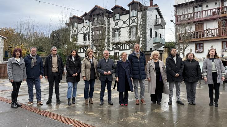 Foru Aldundiko ordezkarien bisita jaso du Urnietako Udalak