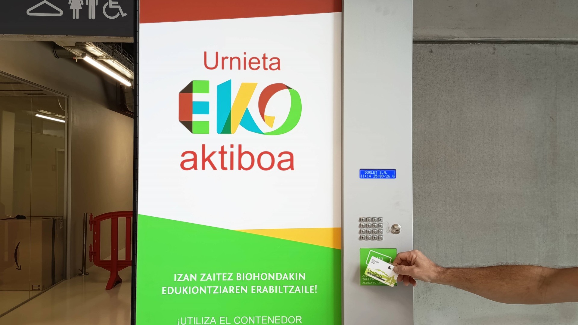Organikoaren poltsak jasotzeko makina berria Urnietako kiroldegian