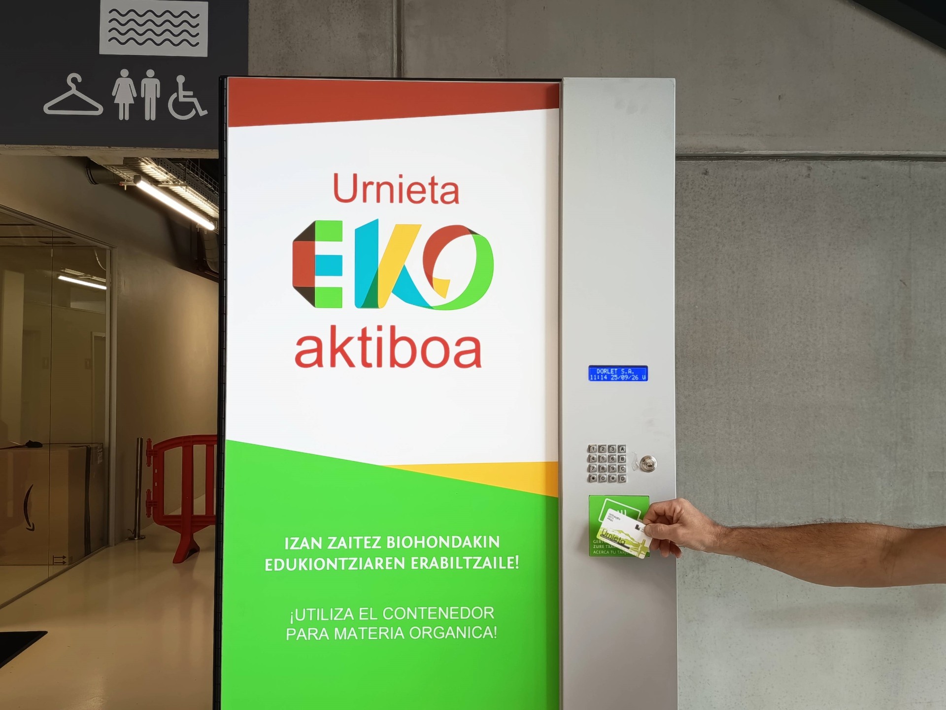 Organikoaren poltsak jasotzeko makina berria Urnietako kiroldegian