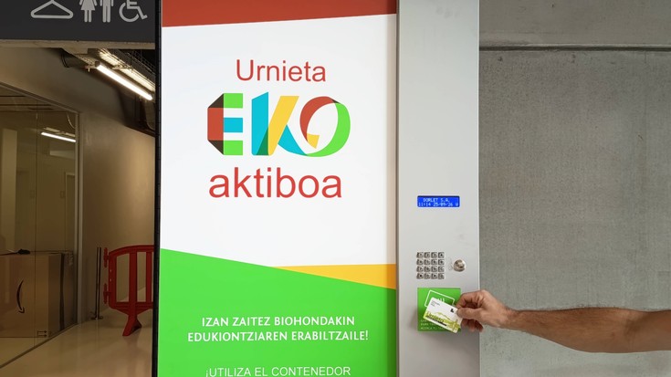 Organikoaren poltsak jasotzeko makina berria Urnietako kiroldegian