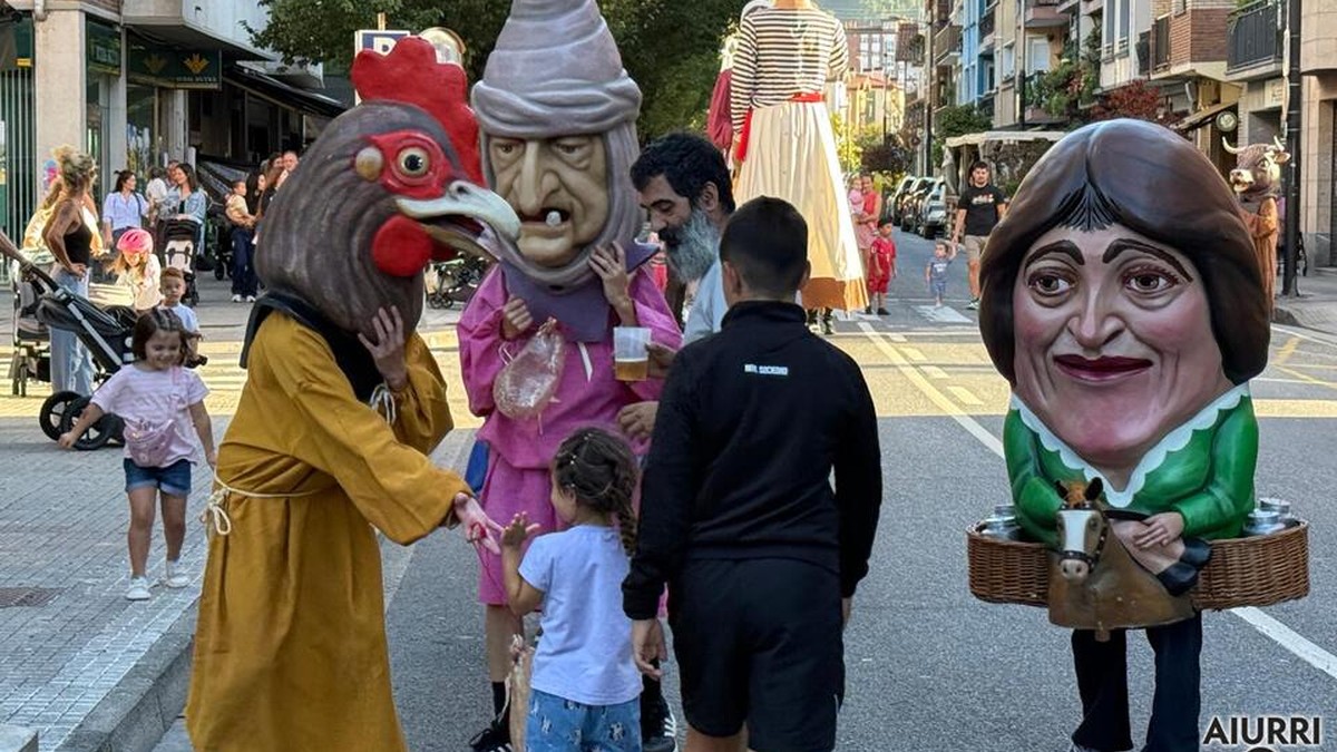 Irrintzi elkarteak bere urteurrena ospatu du gaur