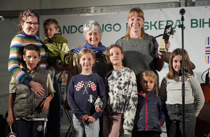 II. Andreurdiñaren Irrintzi Lehiaketarako irrintzilarien bila