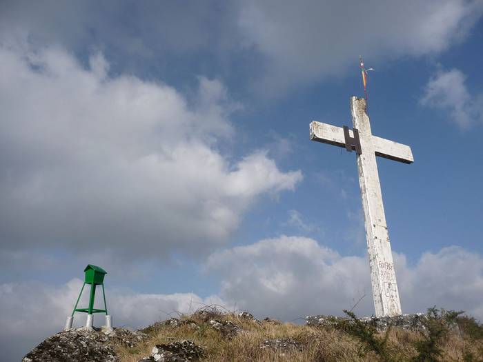 Buruntzako gurutzea eta sinbologia frankista hizpide, Basteron egingo den hitzaldian