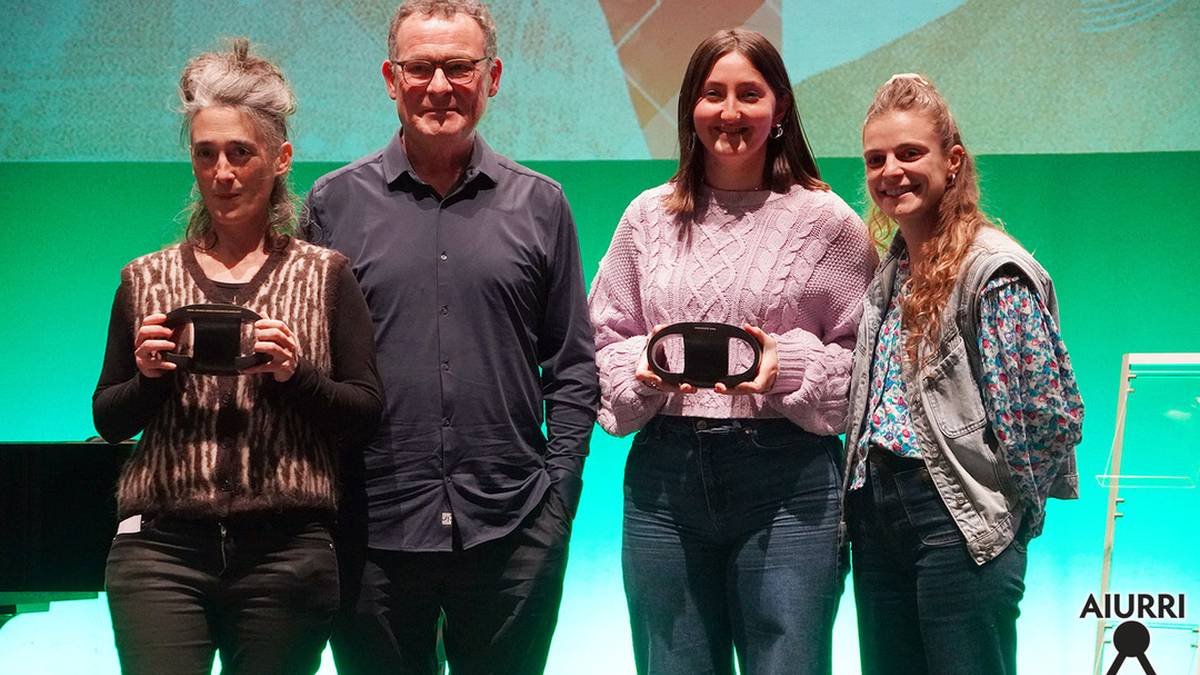 Jenofa Berhokoirigoin eta On.eus ataria saritu zituzten Jakoba Errekondok guztiak hunkitu zituen ekitaldian