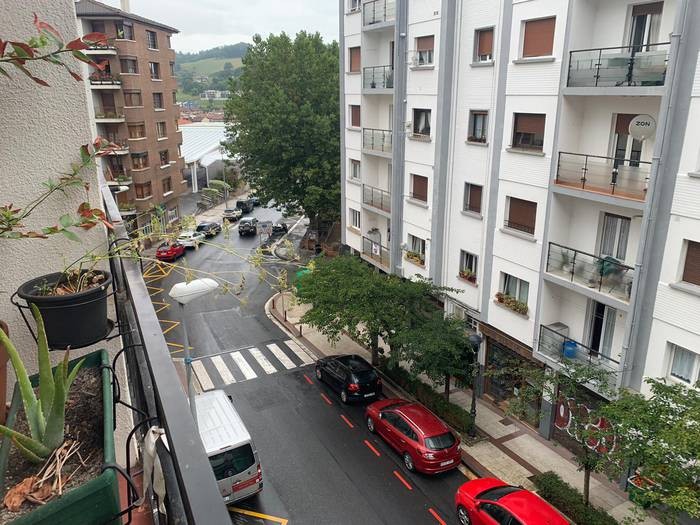 Hernaniko etxebizitza blokea, konfinamendu egoeran