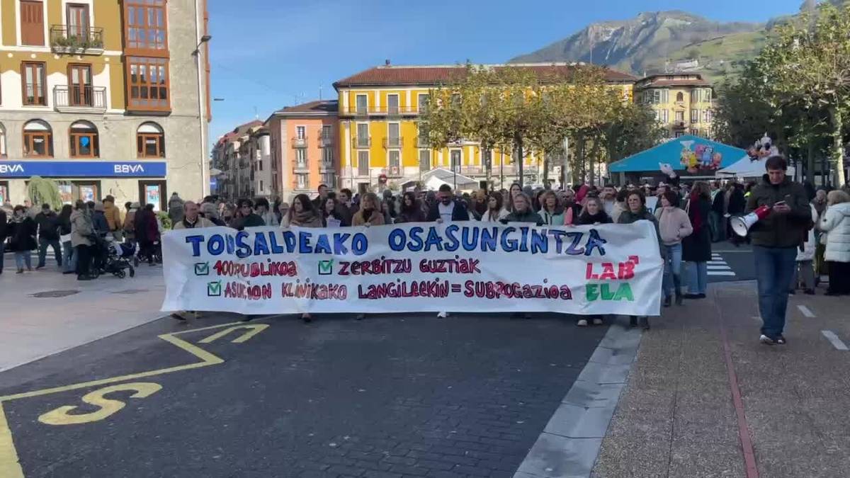 Ehunka lagun batu ziren sindikatuek deituriko manifestazioan