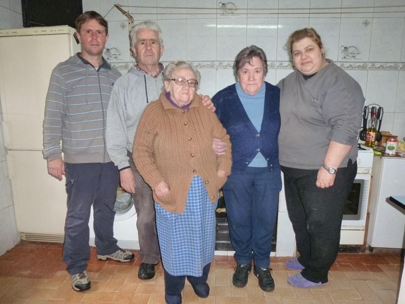 Dolores Iztuetak, astoa bidelagun