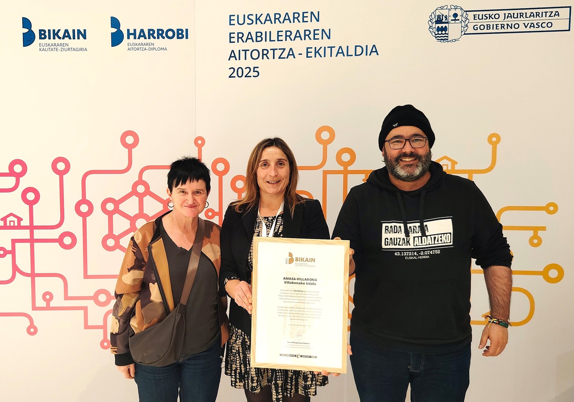 Udalak Bikain ziurtagiria eskuratu du euskararen kudeaketan egindako lanagatik
