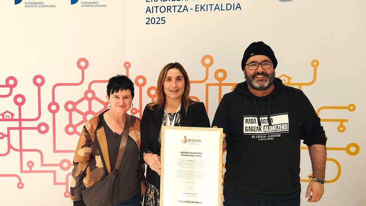 Udalak Bikain ziurtagiria eskuratu du euskararen kudeaketan egindako lanagatik