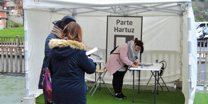 Parte-hartze prozesua indartzeko informazio mahaiak