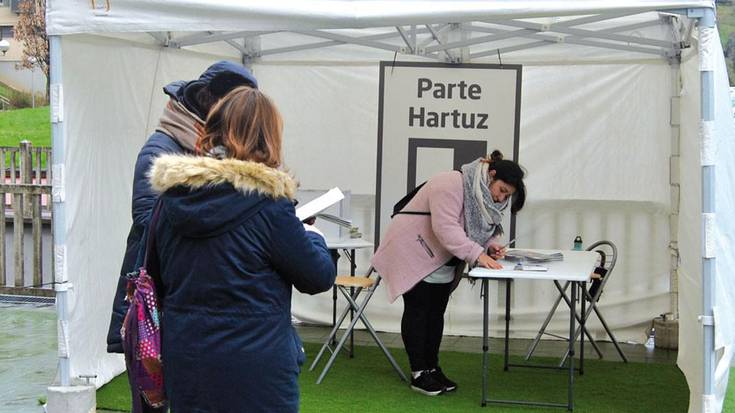 Parte-hartze prozesua indartzeko informazio mahaiak