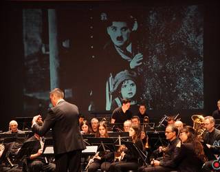 Zinemako doinu gozagarriak jo dituzte Udal Musika Bandako musikariek