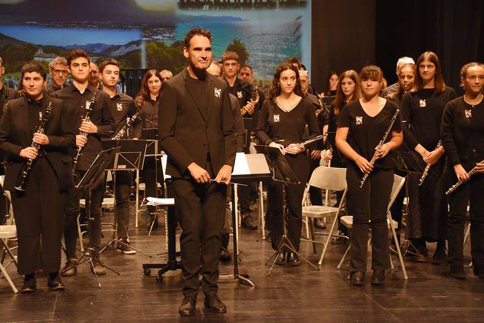 Udal Musika Bandak Usurbilen kontzertua emango du, frontoian igandean