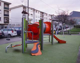 Konpondu eta berritu dute Ondarretako haur parkea