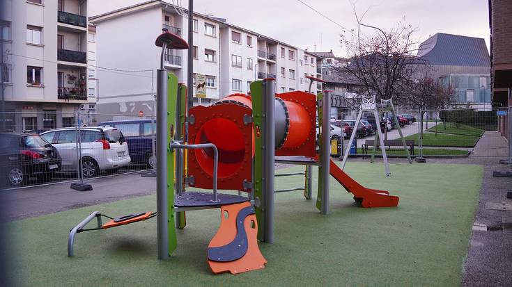 Konpondu eta berritu dute Ondarretako haur parkea