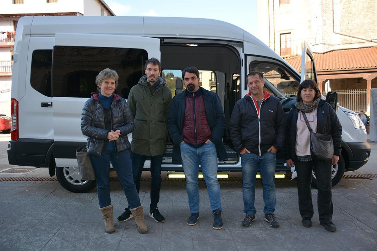 Bidez-Bide zerbitzuak ibilgailu berria dauka