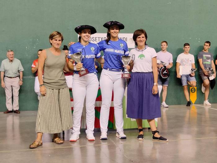 Josetxo Etxandi pilota txapelketako garaileak dira Nora Mendizabal eta Olatz Arrizabalaga