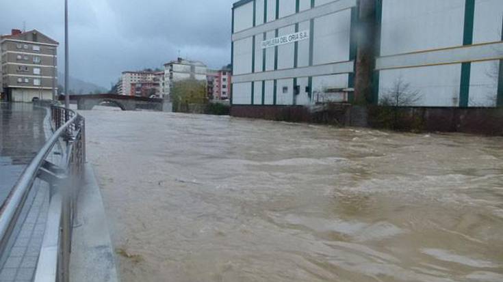 Errekak urez gainezka datoz Zizurkilen eta Villabonan