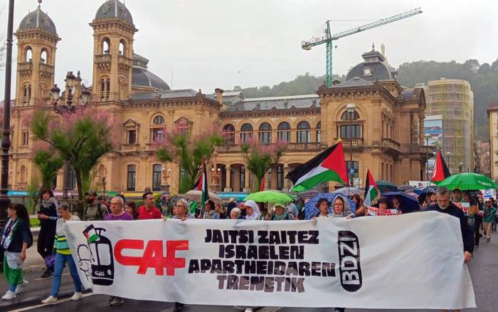 Gizarte zibileko hainbat erakundek CAF enpresaren aurkako salaketa jarri dute