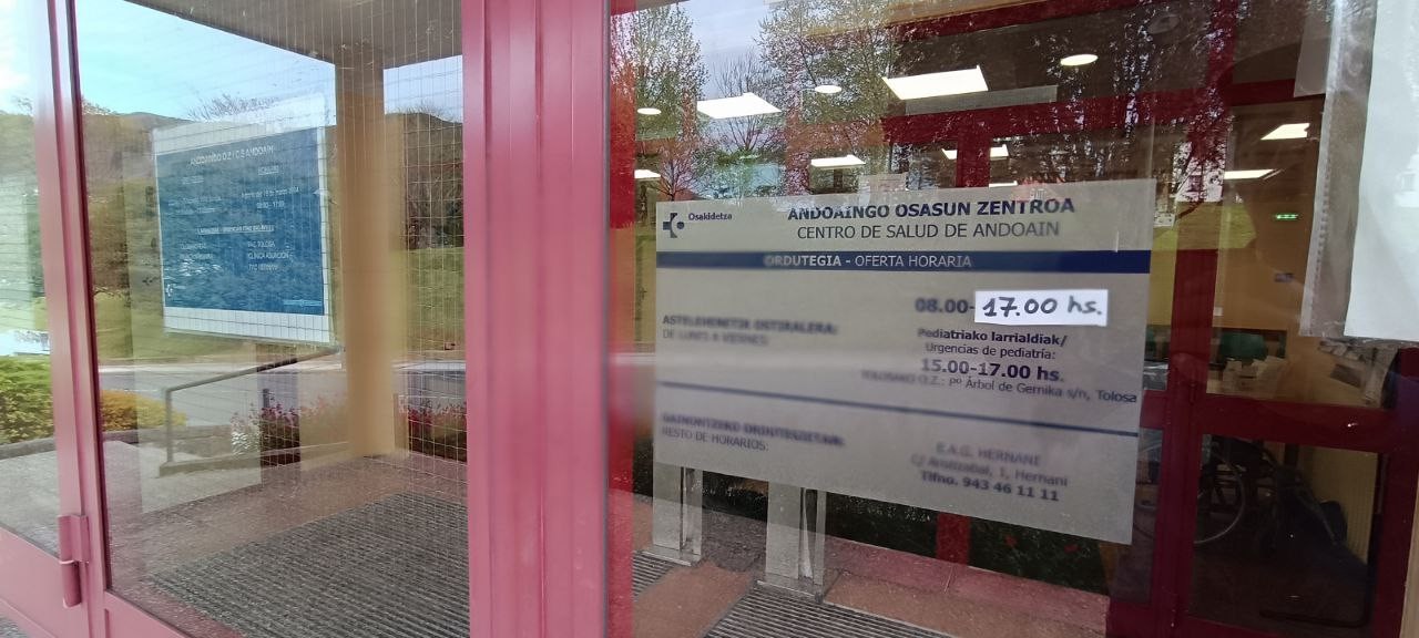 Hiru orduz murriztu dute Andoaingo Osasun Etxeko ordutegia