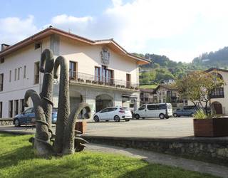 Ekitaldi sorta Larraulen, Martxoak 8ren harira