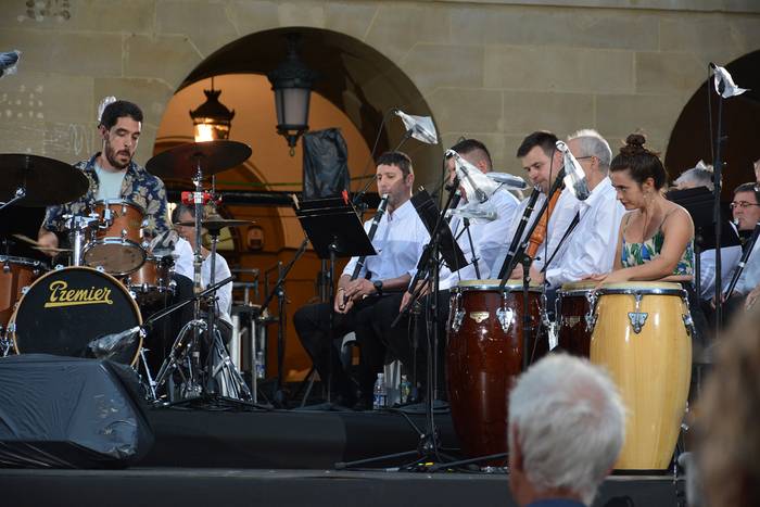“Baratzeko pikuak”, Aldapeko Basque Latin Jazz taldearen eskutik