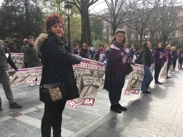 ELAko langileek greba bertan behera utzi dute, "egoitzatan eta eguneko zentruetan %100a emateko"