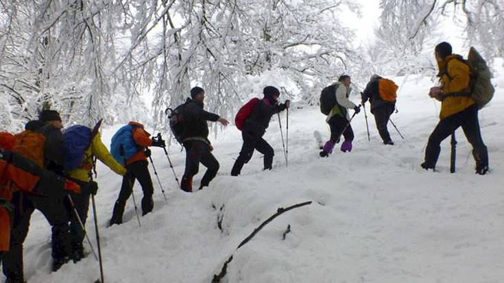 Aizkardiko kideak, paisaia txurietan barrena