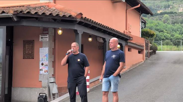 Unai Agirre eta Aitor Mendiluze Buruntzan bertsotan, librean