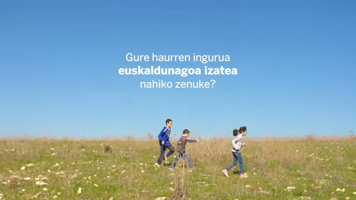 Eusfera egitasmoa aurkeztuko dute Tolosaldean, haurren ingurua euskalduntzen laguntzeko