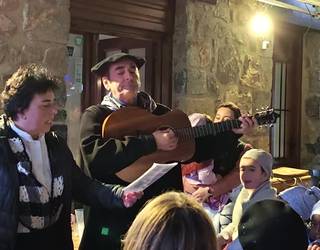 "Mari Domingi" kantari, Asteasuko kaleetan