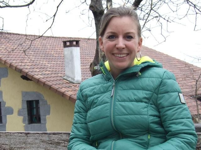 Karin Van der Worp,  Holandatik Larraulera