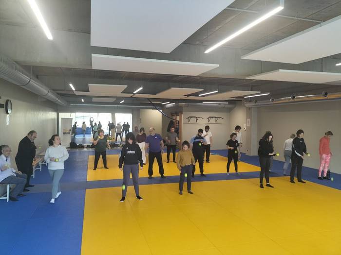 Mugimenduaren bidez, hartu eta eman