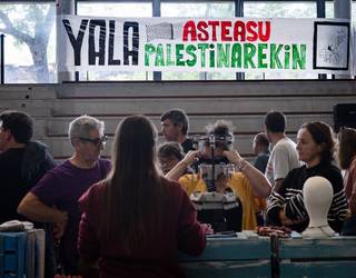 Jendetza elkartu da Asteasuko Azokan