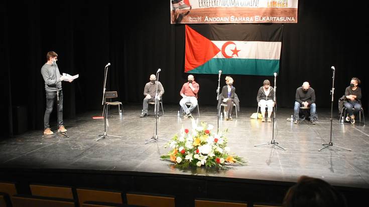 Sahararen aldeko bertso saio: Aitor Mendiluze eta Eli Pagola