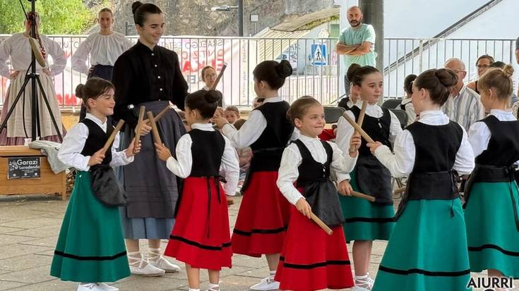 Bukalai Dantza Taldearen emanaldia