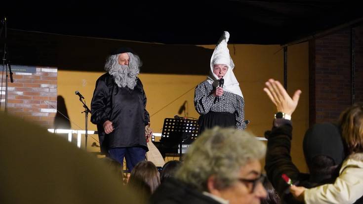 Gabonetako argien pizte-ekitaldia egin du Magale-Salestarrak ikastetxeak