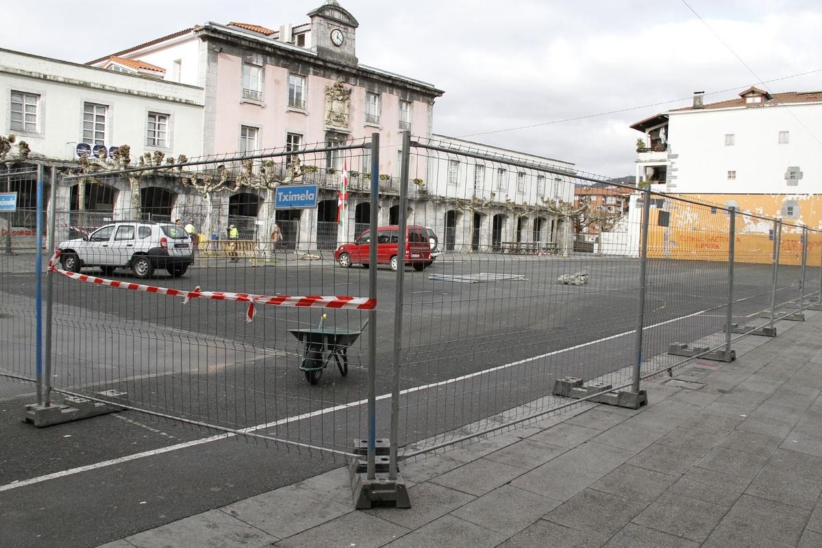 Errebote plaza hesitu dute obrarekin hasteko